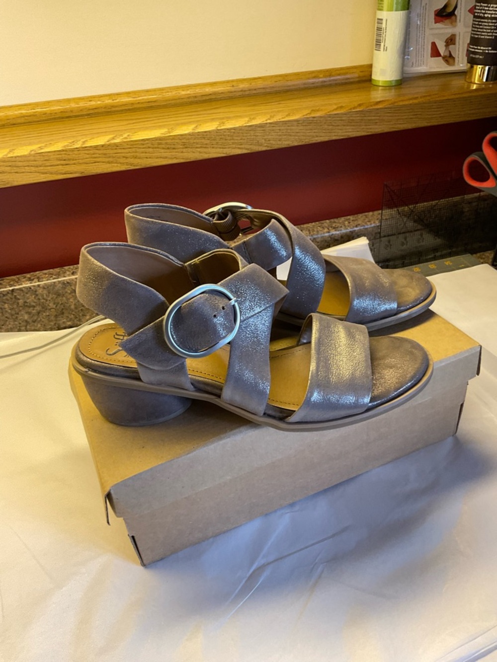 Sofft Metallica Pewter CORYN Sandals 9 - Picture 3 of 7